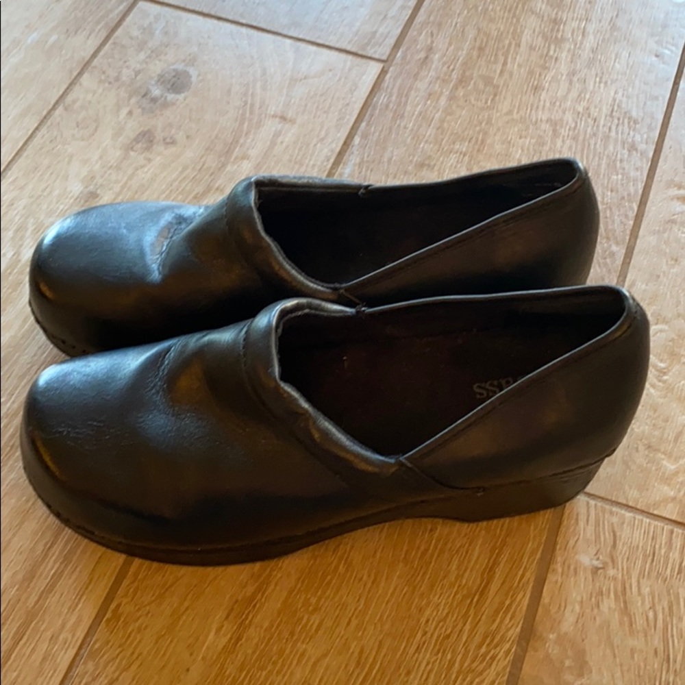 Never Worn Leather Black Slip on Clogs